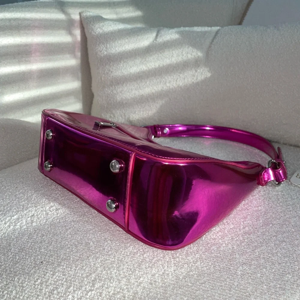 8 Other Reasons It Girl Shoulder Bag in Metallic Pink - Picture 5 of 15